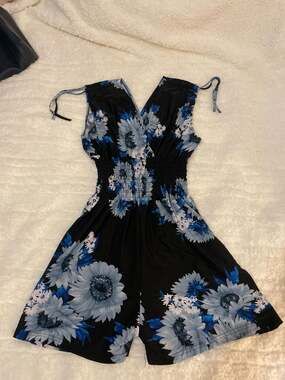 Shein Floral Print Smocked Waist V-Neck Shorts Romper